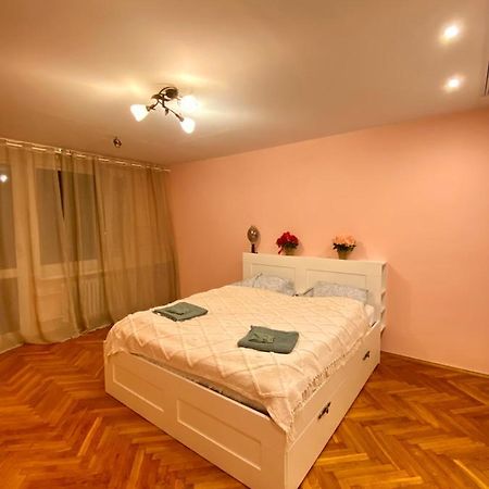 Entire Apartment In A Super Location - Cheap Monthly Rate Краков Экстерьер фото