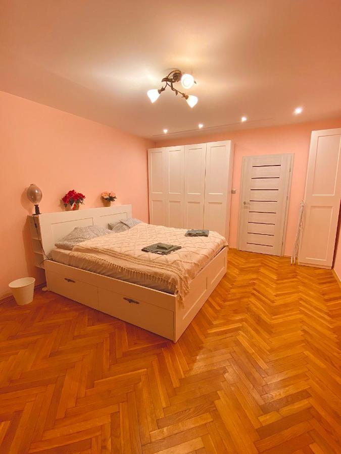 Entire Apartment In A Super Location - Cheap Monthly Rate Краков Экстерьер фото