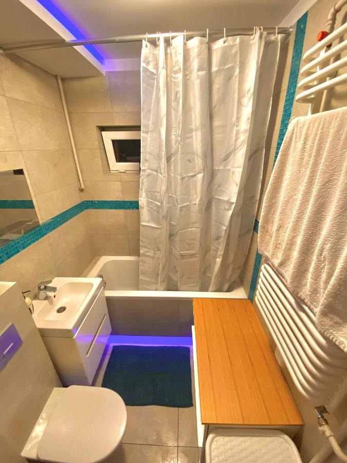 Entire Apartment In A Super Location - Cheap Monthly Rate Краков Экстерьер фото